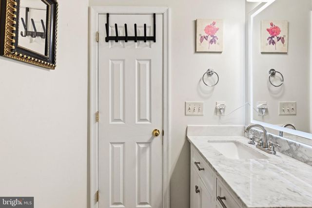 900 ENFIELD DR, Winchester, VA 22602