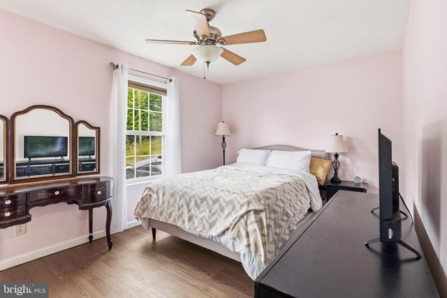 900 ENFIELD DR, Winchester, VA 22602