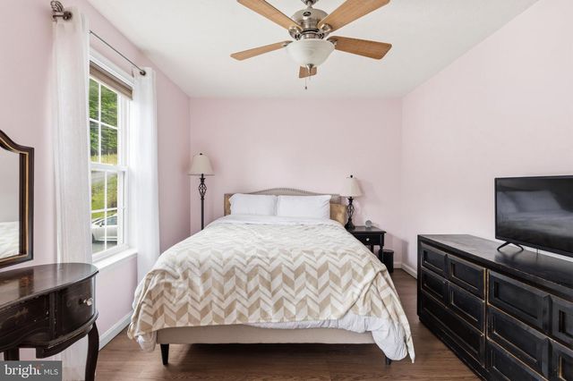 900 ENFIELD DR, Winchester, VA 22602