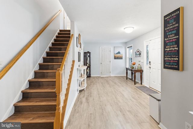 900 ENFIELD DR, Winchester, VA 22602
