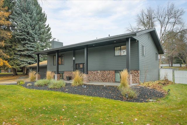 513 E Silver Pines Ct, Colbert, WA 99005