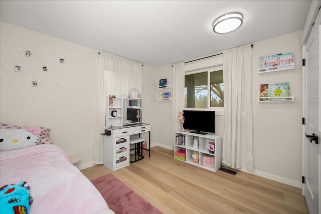 513 E Silver Pines Ct, Colbert, WA 99005