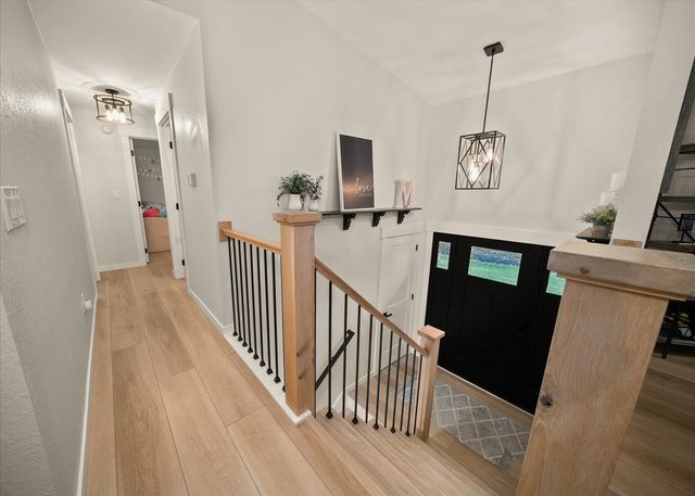 513 E Silver Pines Ct, Colbert, WA 99005