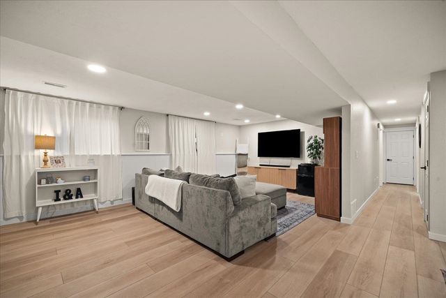 513 E Silver Pines Ct, Colbert, WA 99005