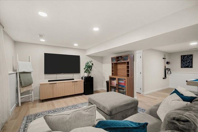 513 E Silver Pines Ct, Colbert, WA 99005