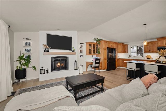 513 E Silver Pines Ct, Colbert, WA 99005