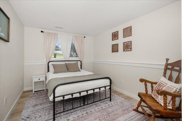 513 E Silver Pines Ct, Colbert, WA 99005