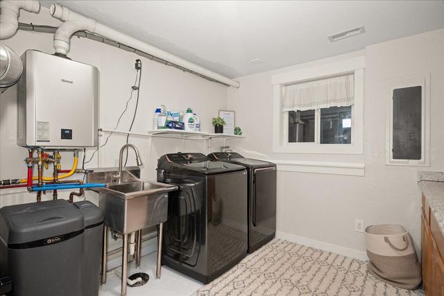 513 E Silver Pines Ct, Colbert, WA 99005