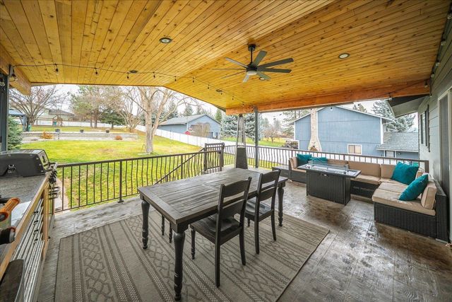 513 E Silver Pines Ct, Colbert, WA 99005