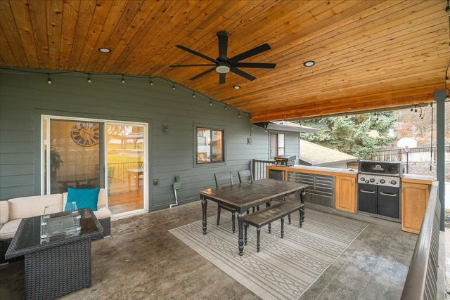 513 E Silver Pines Ct, Colbert, WA 99005