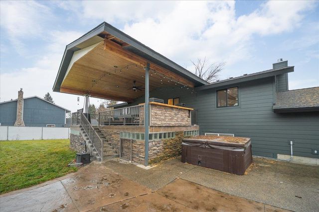 513 E Silver Pines Ct, Colbert, WA 99005