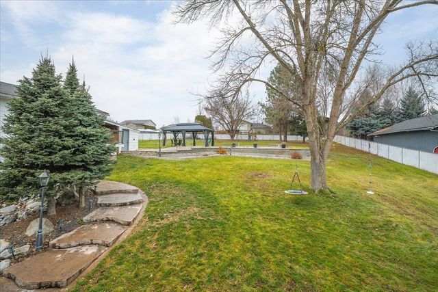 513 E Silver Pines Ct, Colbert, WA 99005