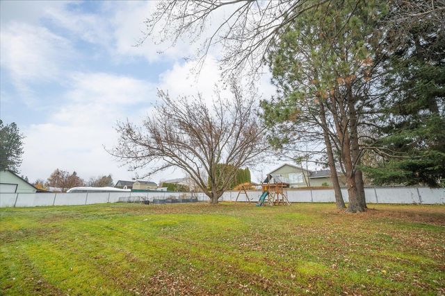 513 E Silver Pines Ct, Colbert, WA 99005