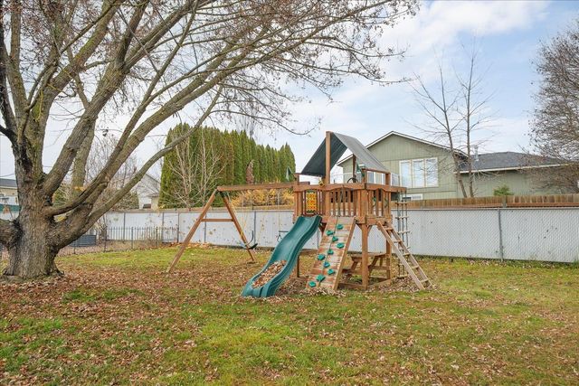 513 E Silver Pines Ct, Colbert, WA 99005