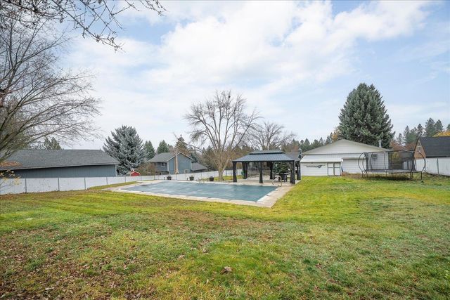 513 E Silver Pines Ct, Colbert, WA 99005