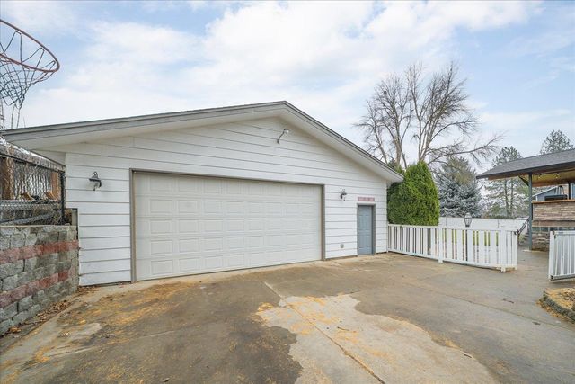 513 E Silver Pines Ct, Colbert, WA 99005