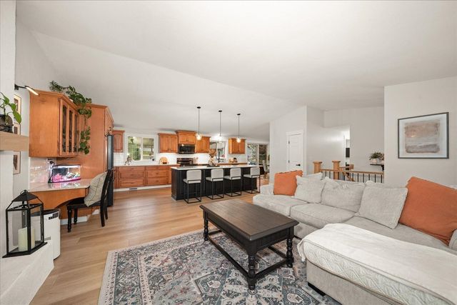 513 E Silver Pines Ct, Colbert, WA 99005