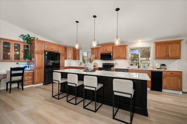 513 E Silver Pines Ct, Colbert, WA 99005