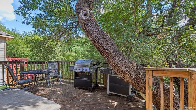 1227 Stable Glen, San Antonio, TX 78245