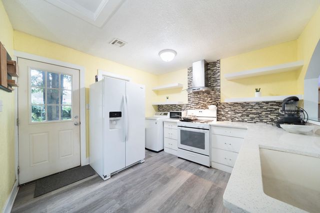 4592 S Brookhaven, Wichita, KS 67216