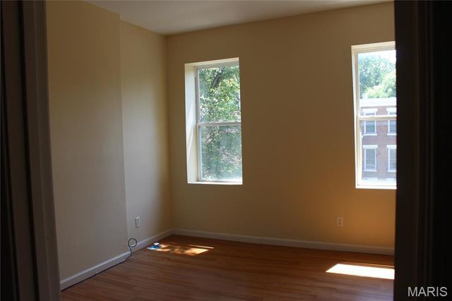 4261 Russell Boulevard, St Louis, MO 63110