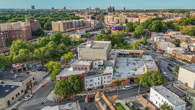 681 Rhinelander Avenue, Bronx, NY 10462