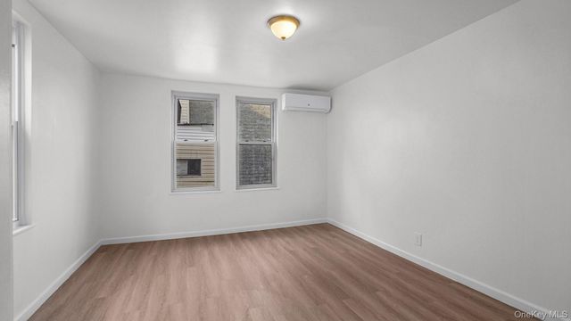 681 Rhinelander Avenue, Bronx, NY 10462