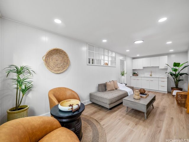 2645 Kekuanoni Street, Honolulu, HI 96813