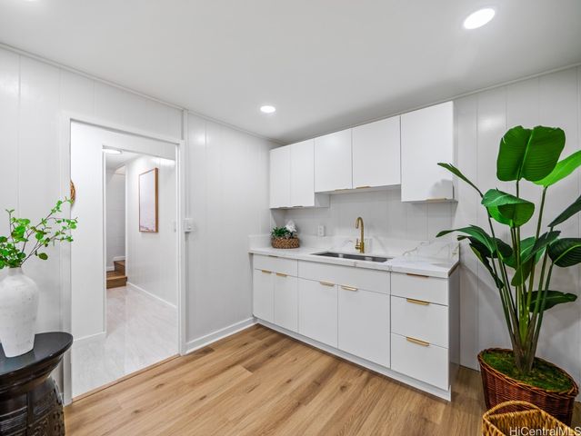 2645 Kekuanoni Street, Honolulu, HI 96813