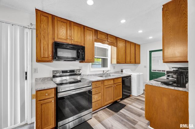 2119 N WELLINGTON Drive, Peoria, IL 61604