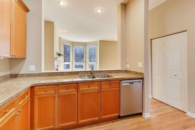 1212 N Orleans Street, Chicago, IL 60610