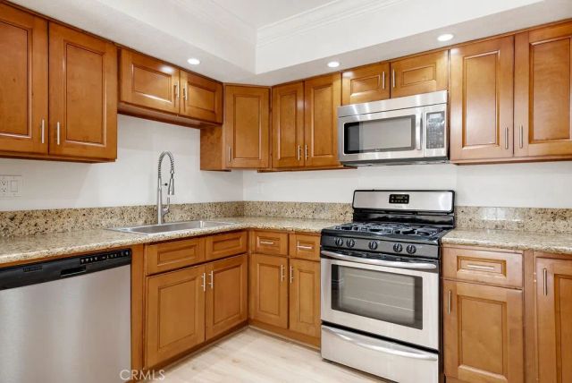 1881 Alpha Road 3, Glendale, CA 91208