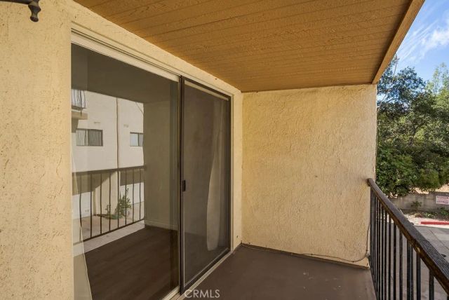 1881 Alpha Road 3, Glendale, CA 91208