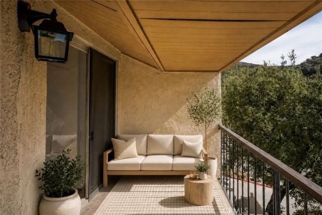 1881 Alpha Road 3, Glendale, CA 91208