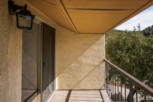 1881 Alpha Road 3, Glendale, CA 91208