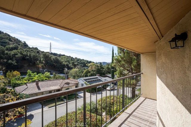 1881 Alpha Road 3, Glendale, CA 91208