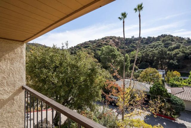 1881 Alpha Road 3, Glendale, CA 91208