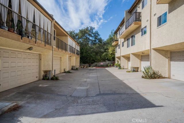 1881 Alpha Road 3, Glendale, CA 91208