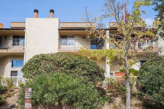 1881 Alpha Road 3, Glendale, CA 91208