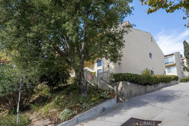 1881 Alpha Road 3, Glendale, CA 91208