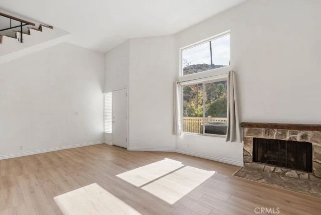 1881 Alpha Road 3, Glendale, CA 91208