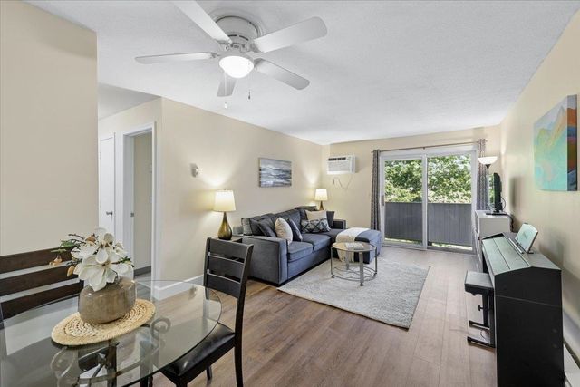 132 Eastern Ave Apt 302, Manchester, NH 03104