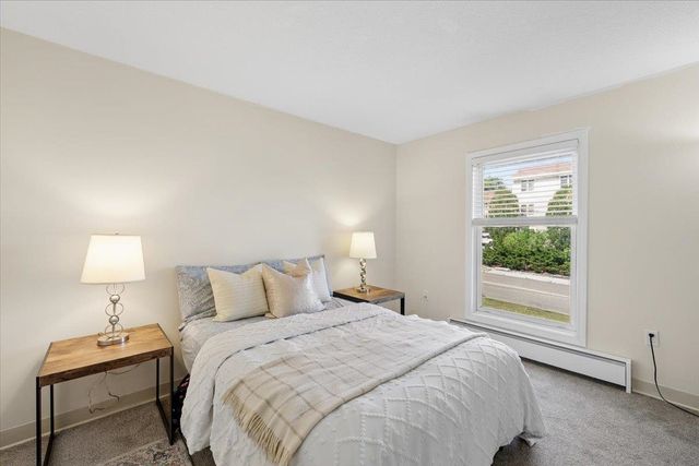 132 Eastern Ave Apt 302, Manchester, NH 03104