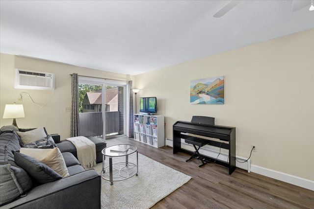 132 Eastern Ave Apt 302, Manchester, NH 03104
