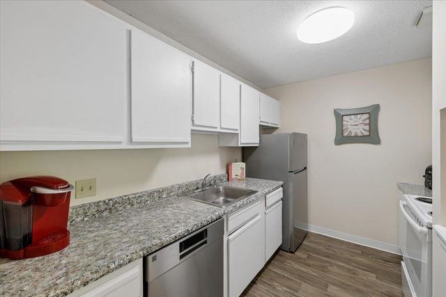 132 Eastern Ave Apt 302, Manchester, NH 03104