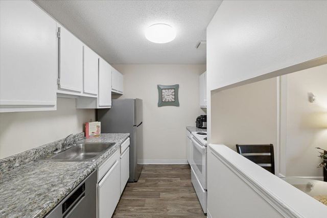 132 Eastern Ave Apt 302, Manchester, NH 03104