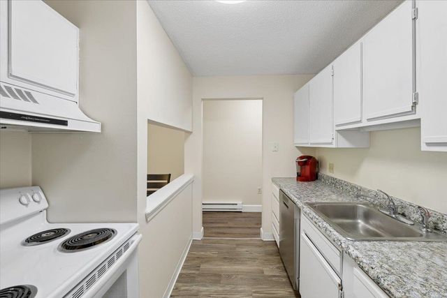 132 Eastern Ave Apt 302, Manchester, NH 03104