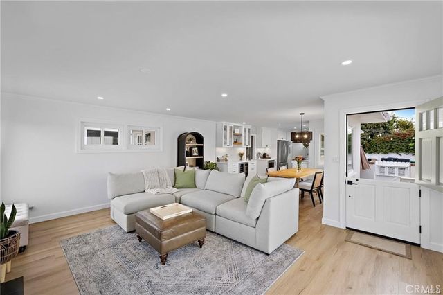 226 La Jolla, Newport Beach, CA 92663