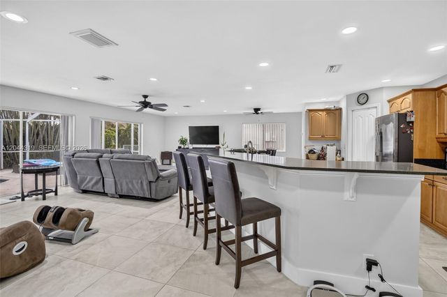 19322 NW 11th St, Pembroke Pines, FL 33029