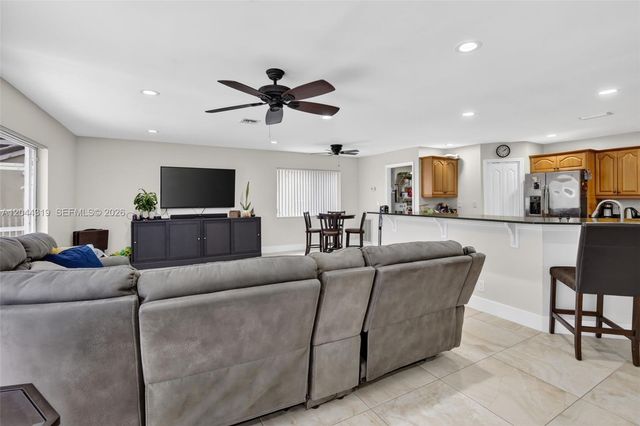 19322 NW 11th St, Pembroke Pines, FL 33029